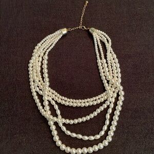 NWOT Faux Pearl Necklace